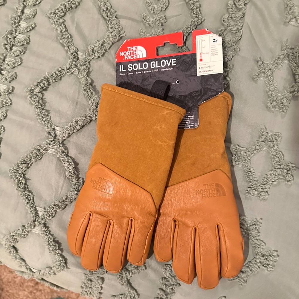 The North Face Women’s size XS winter gloves